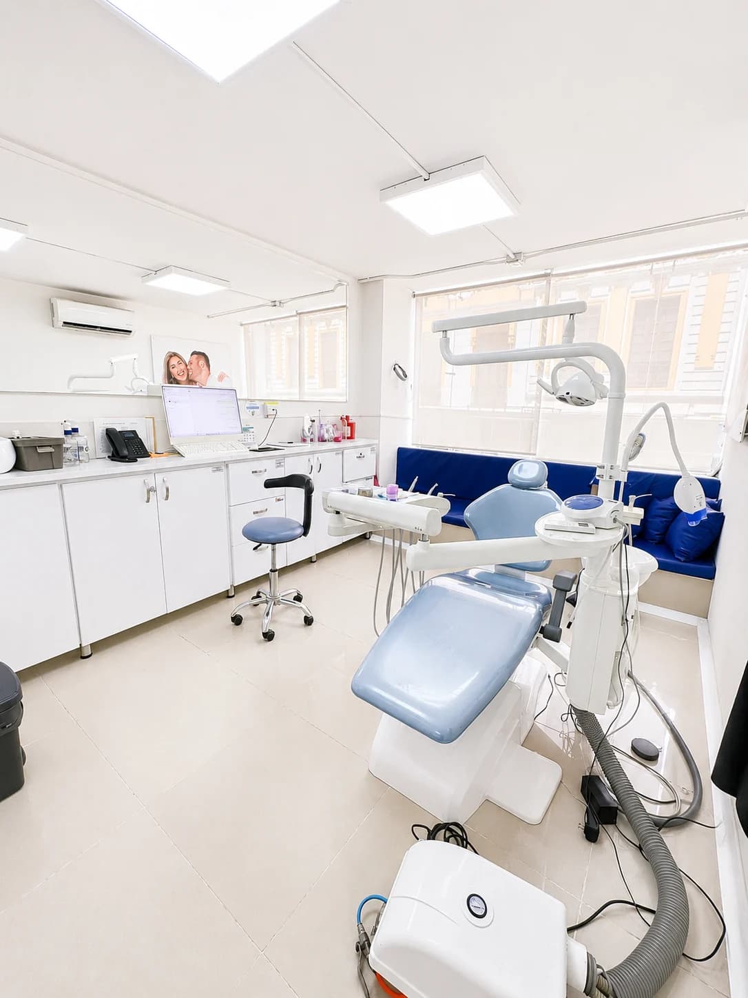 Treatment room at our Medellín clinic, Odontológica Súper.