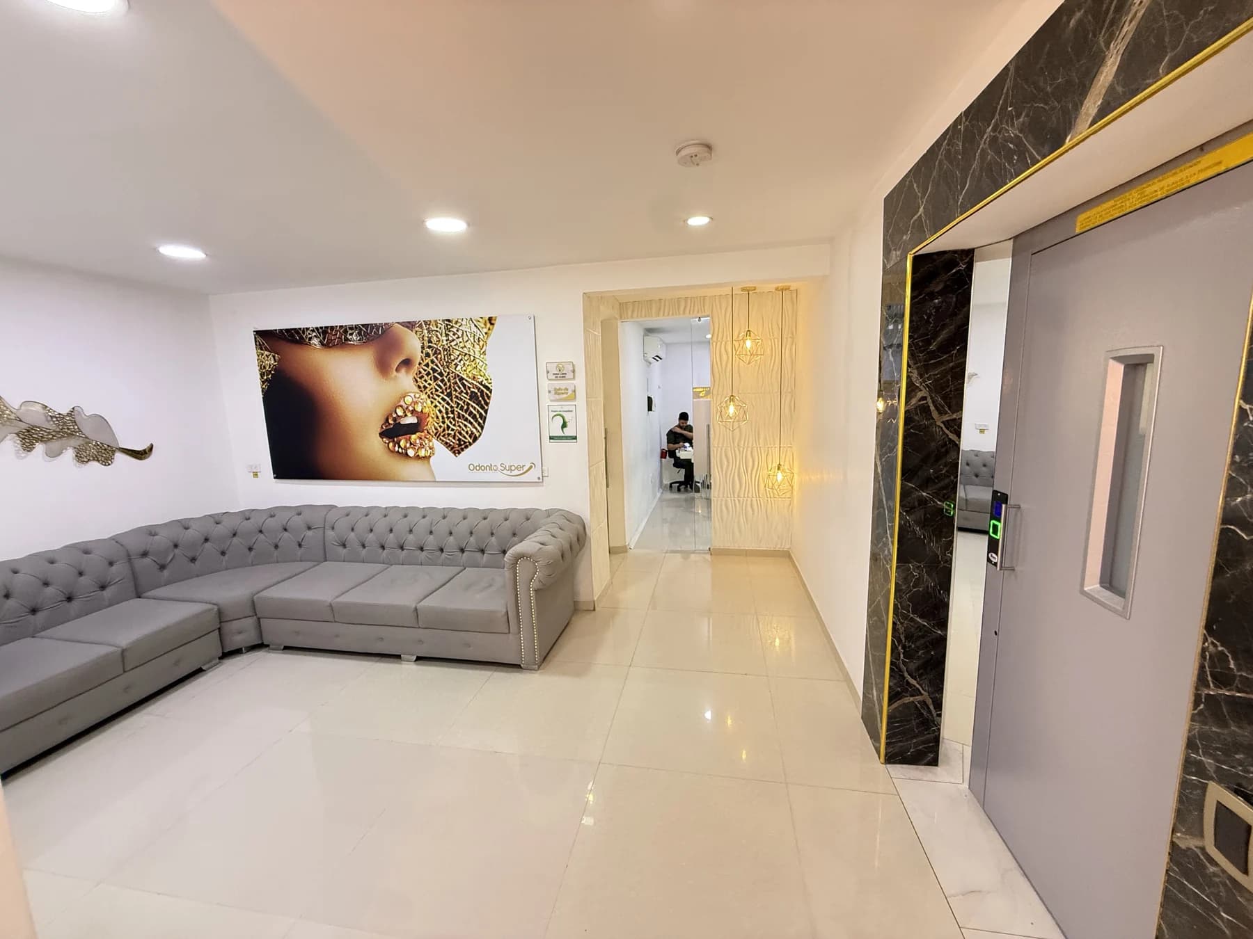 Waiting area at our Medellín clinic, Odontológica Súper.