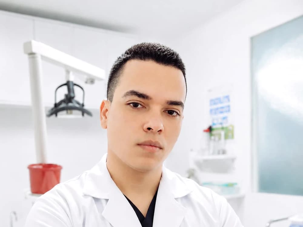 Daniel Castaño at our Medellín clinic, Odontológica Súper.
