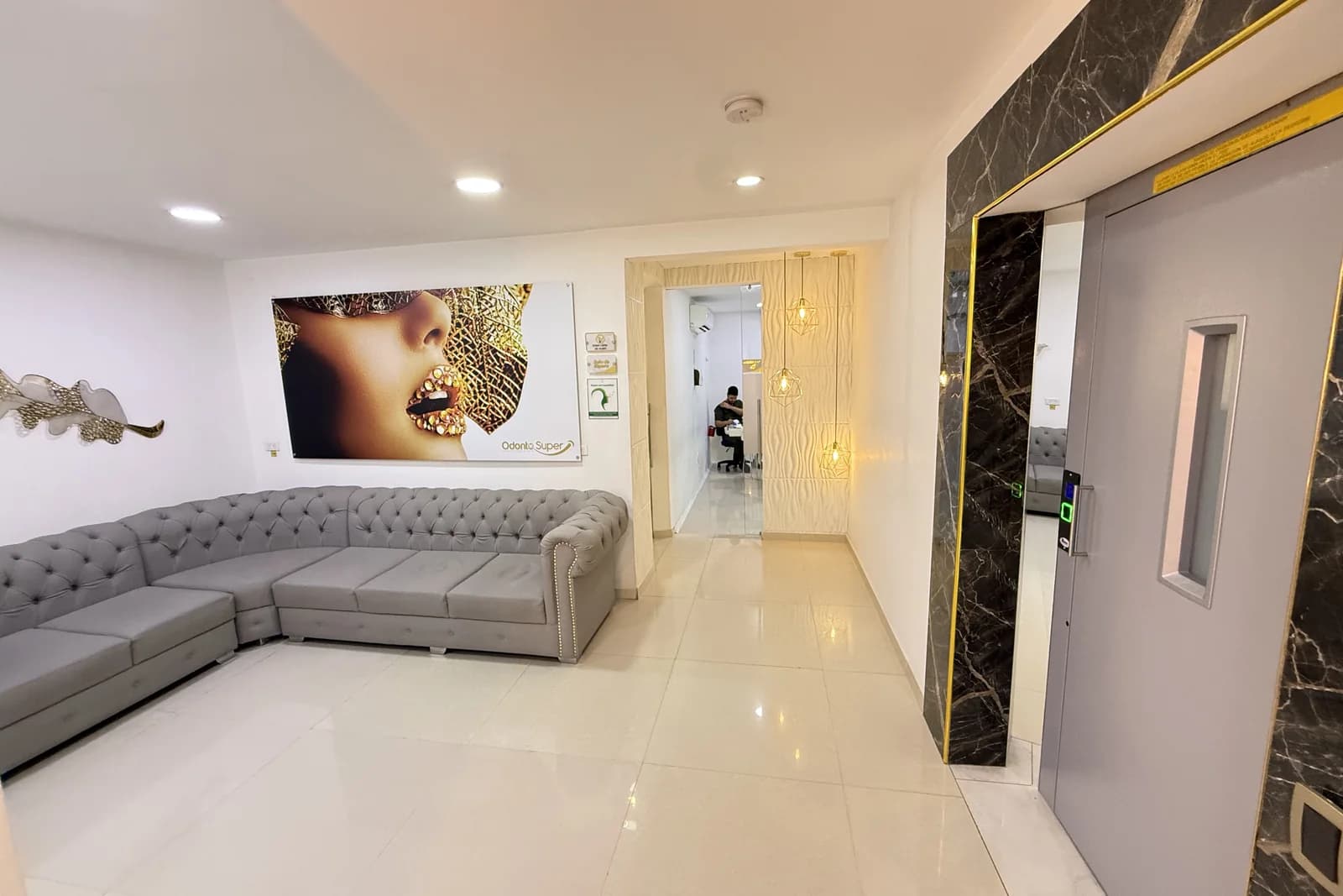 Waiting area at our Medellín clinic, Odontológica Súper.