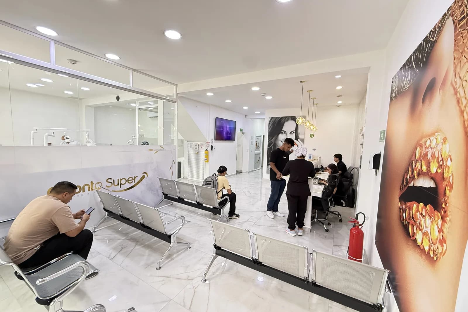 Waiting area at our Medellín clinic, Odontológica Súper.