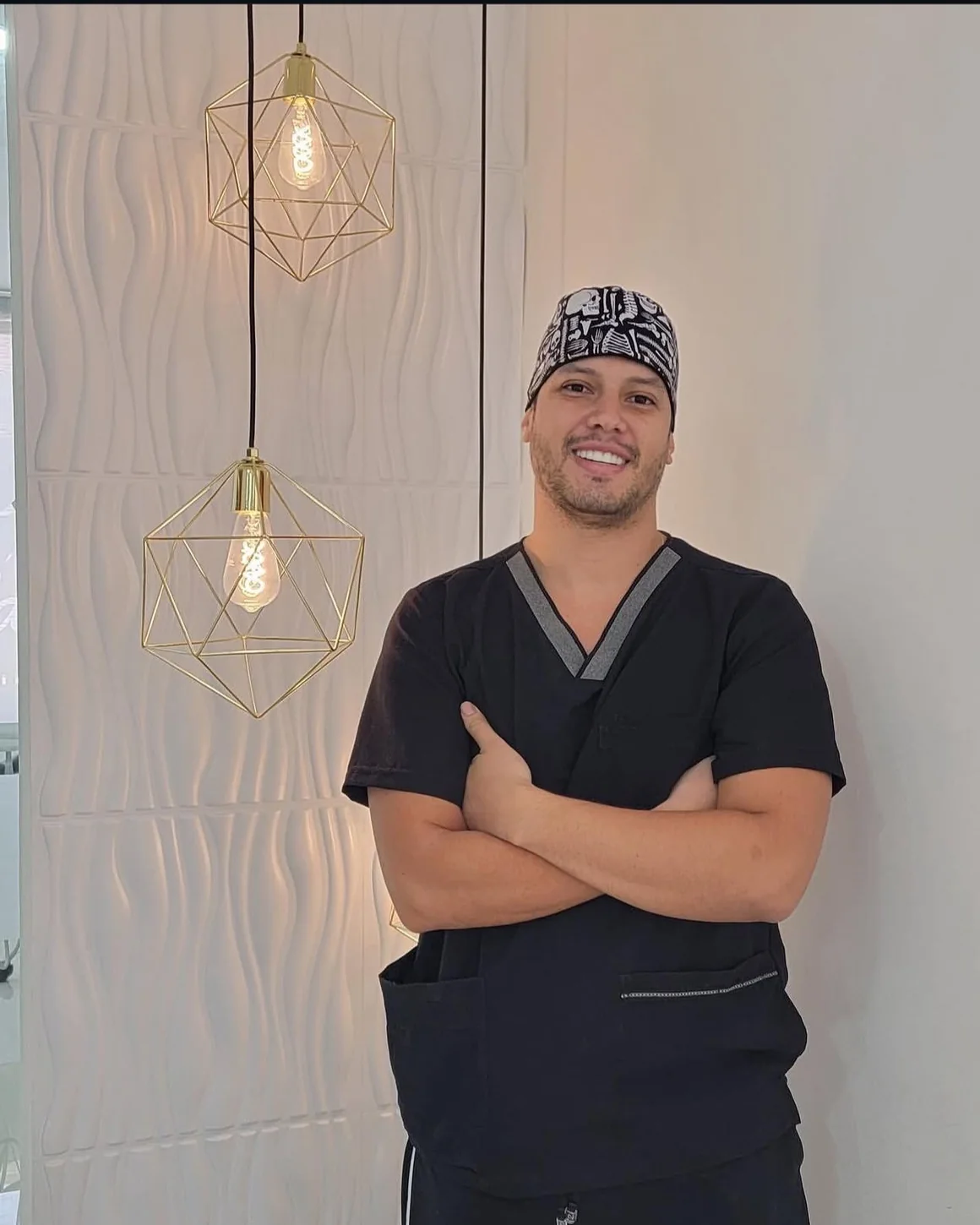 Clinician at the verified Medellín clinic used by Colombia Smile Studio.