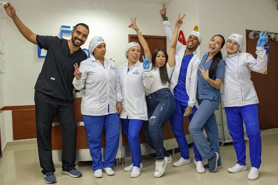 Dentali Aranjuez team inside the clinic