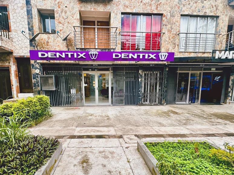 Dentix Laureles clinic exterior with purple Dentix signage