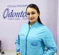 Deicy of Odontoss beside the clinic signage